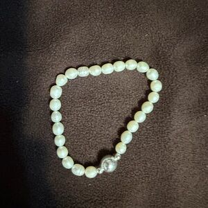 Elegant Pearl Bracelet with Silver Accents